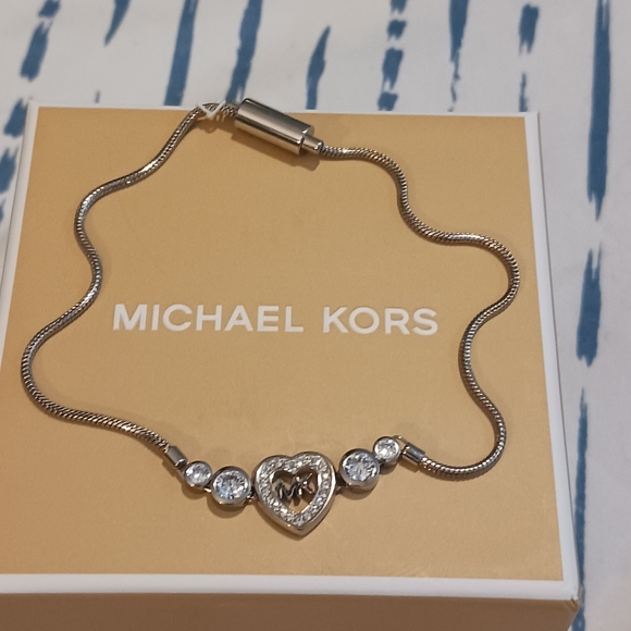 NWT! MICHAEL KORS HEART BRACELET - Picture 4 of 11